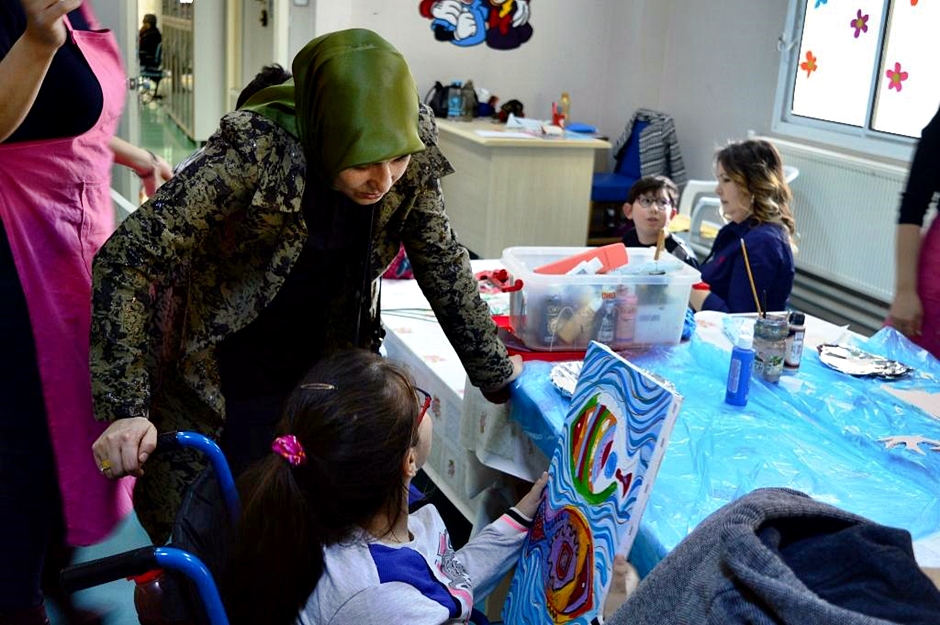 Kaymakam Fatih GENEL'in eşi Yasemin GENEL, Ege Üniversitesi Hastanesi Psikiyatri Anabilim Dalı Toplum Ruh Sağlığı Merkezini ziyaret etti.
